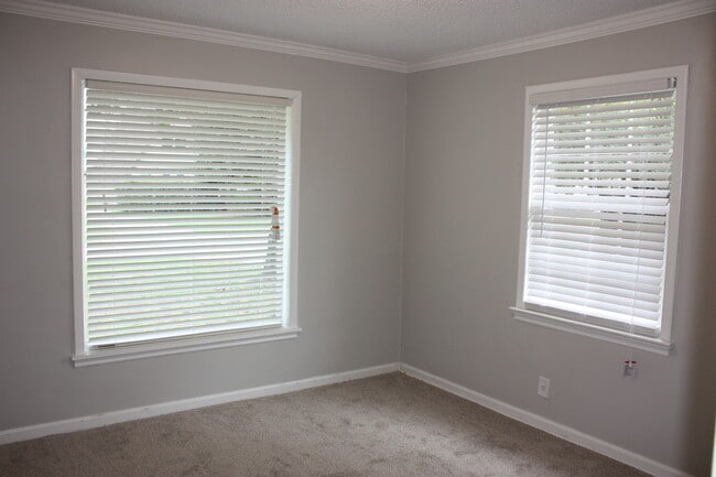 Building Photo - Updated 3 bedroom in Midtown!