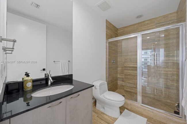 Building Photo - 15811 Collins Ave