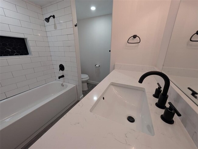 Building Photo - 1601 Faro Dr