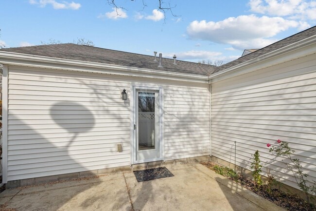 Building Photo - 6246 Albany Crest Ave