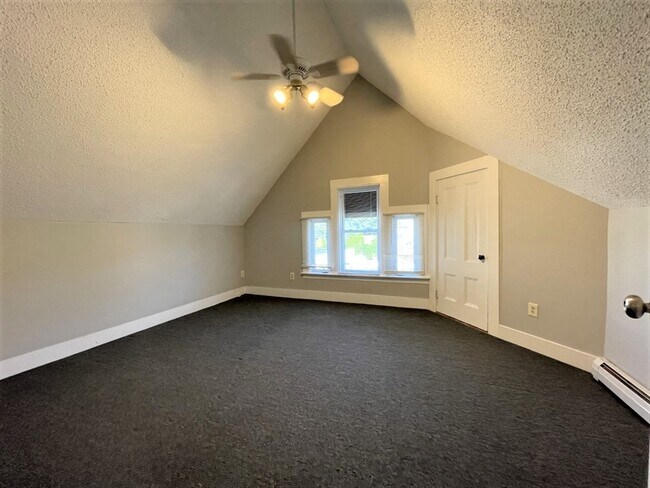 Building Photo - 539 Lincoln Ave