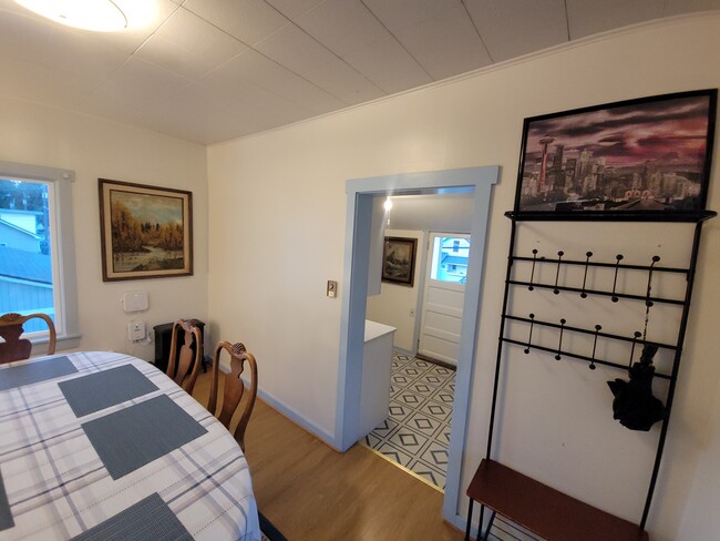 Building Photo - 211-212 W 13th St