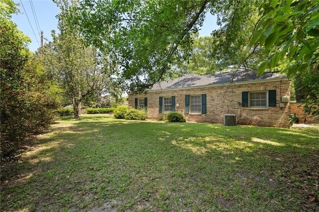 Building Photo - 2825 Cottage Hill Rd