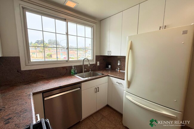 Building Photo - 136 Rosewood Way