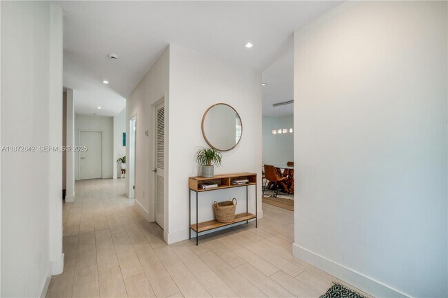 Building Photo - 4183 Pamona Ave