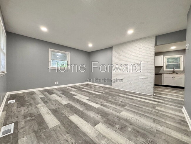 Building Photo - 1720 Traveller Rd