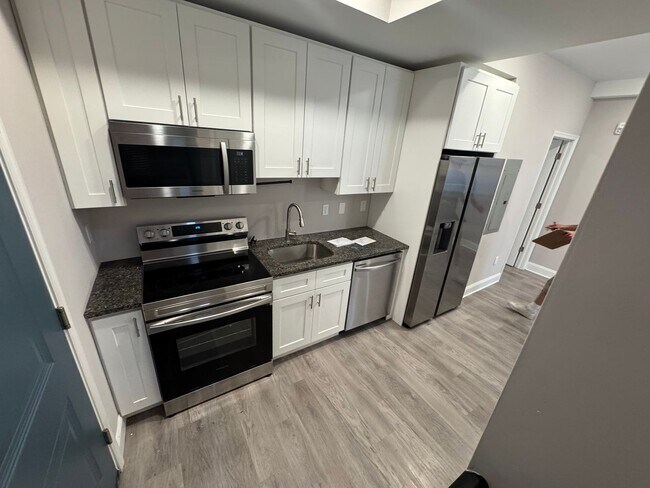 Building Photo - 1530 N Sydenham St