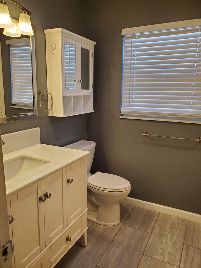 Building Photo - SEMINOLE HOME IN DESIRABLE CANTERBURY CHASE