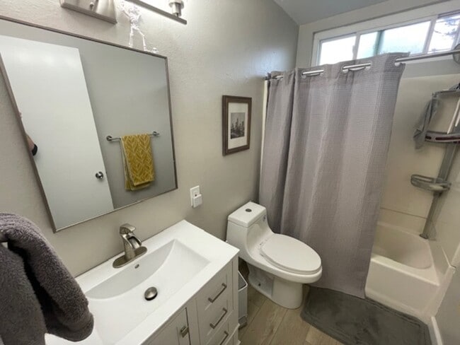 Building Photo - 160 Calle Querido