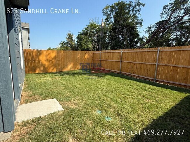 Building Photo - 825 Sandhill Crane Ln