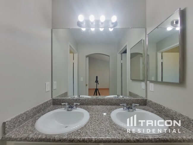 Building Photo - 9027 Warm Springs Cir