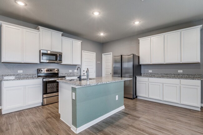 Building Photo - Beautiful and Spacious 4 Bedroom