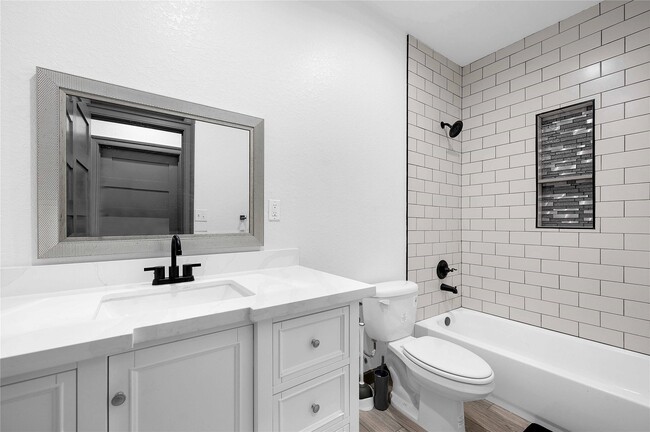 Building Photo - 3625 Lydia St