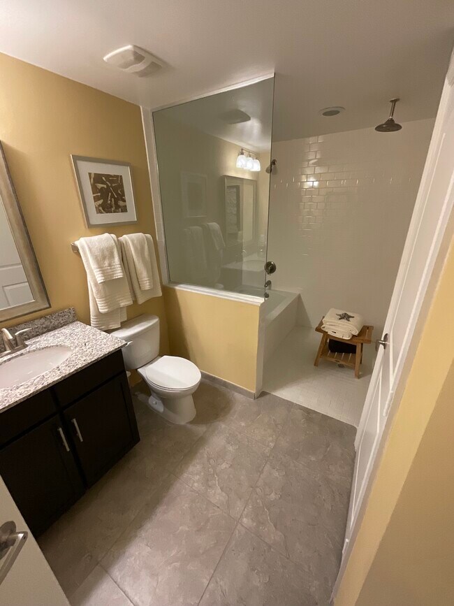 Building Photo - 10925 NW 47th Ln