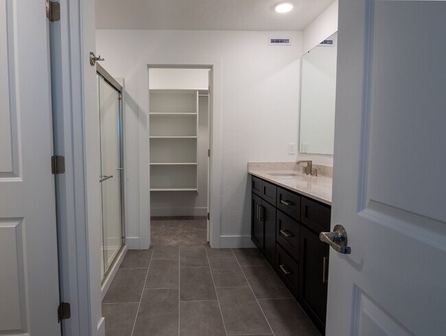 Building Photo - "READY NOW! 3-Bed PLUS Office-Townhouse Retreat in Eagle, ID – Spacious Living with 2.5 Baths!"