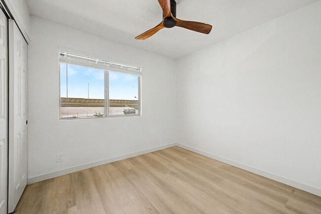 Building Photo - South Tempe 3BR Townhome w/ Private Yard, W/D & Parking