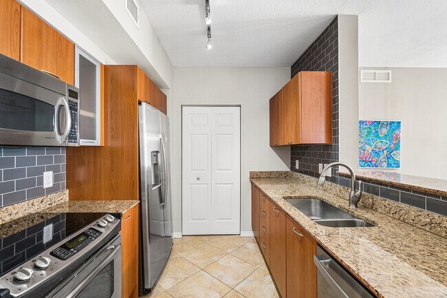 Building Photo - 700 E Boynton Beach Blvd