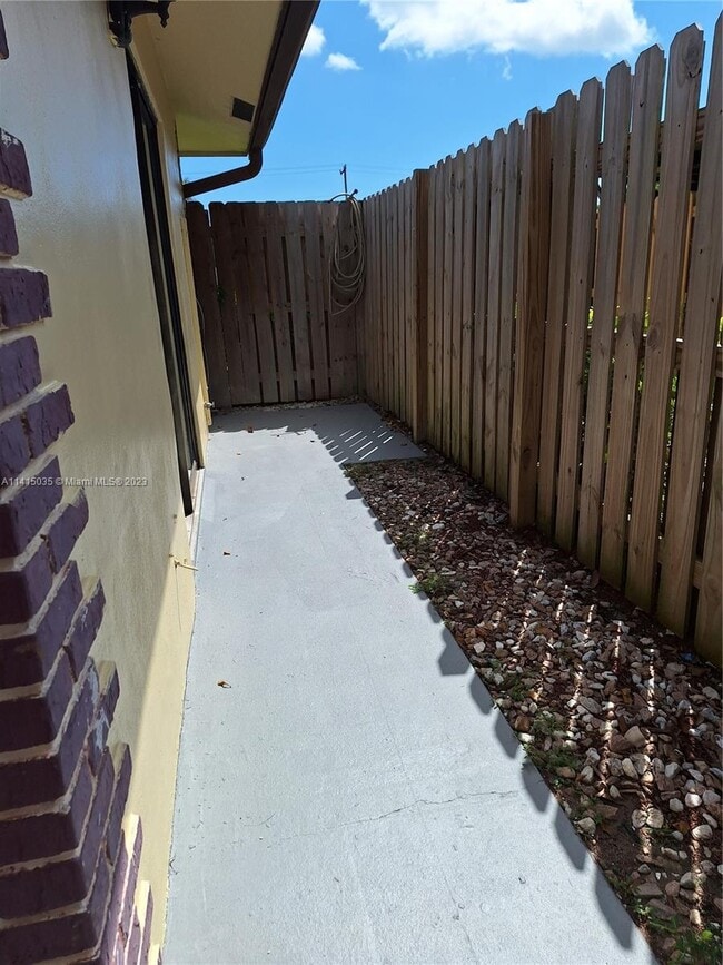 Building Photo - 4322 Woodstock Dr