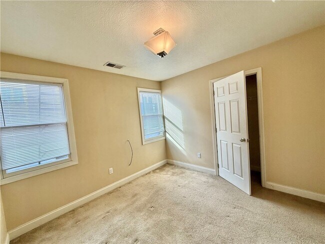 Building Photo - 860 Western Ave