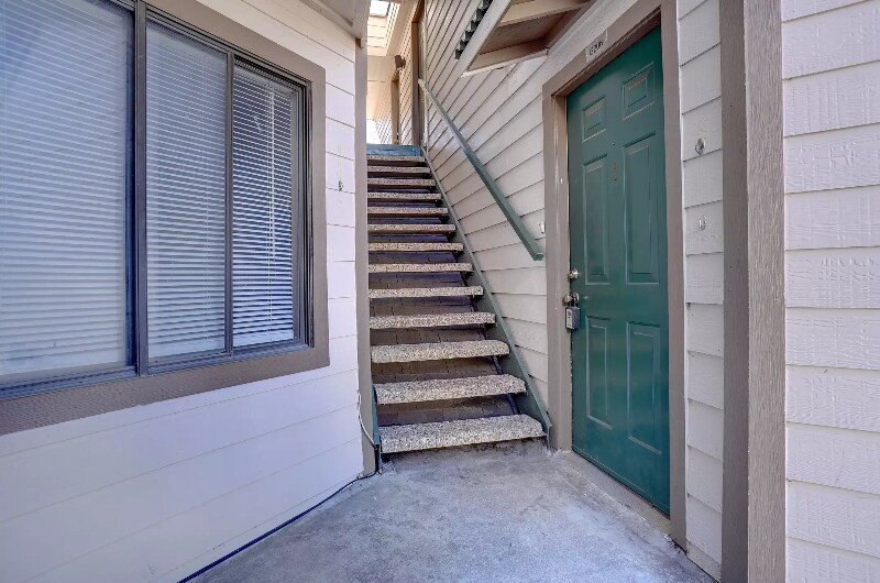 Building Photo - 2300 Balsam Dr