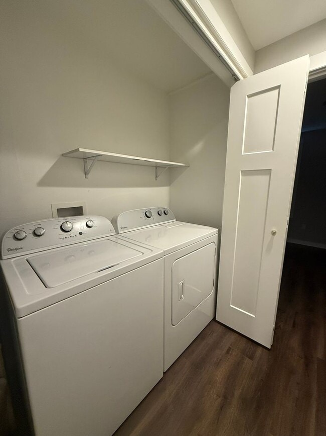 Building Photo - Beautifully renovated Pet Friendly Two Bed...