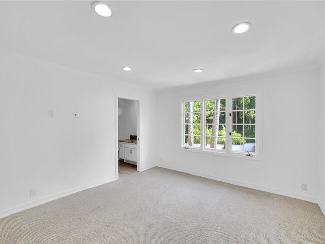 Building Photo - 9654 Wendover Dr