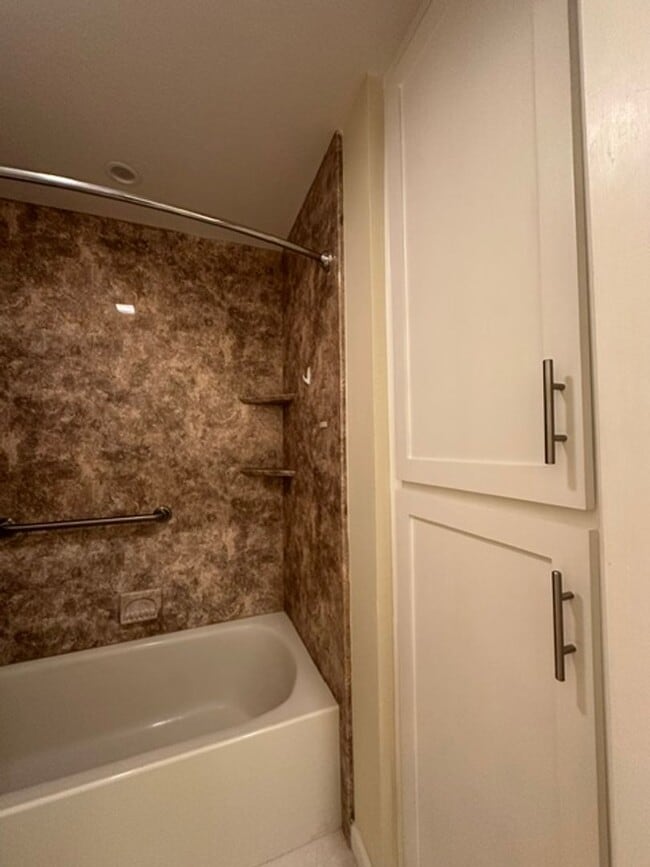 Building Photo - Stunning END-UNIT 3-bedroom condominium located in Agoura Hills
