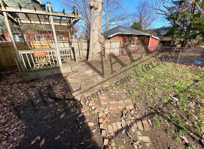 Building Photo - Three Bedroom Home in Edgewood Grove