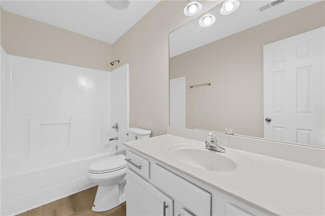 Building Photo - 318 Knelston Oak Dr NE