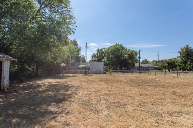 Building Photo - Cute 2 bedroom home!