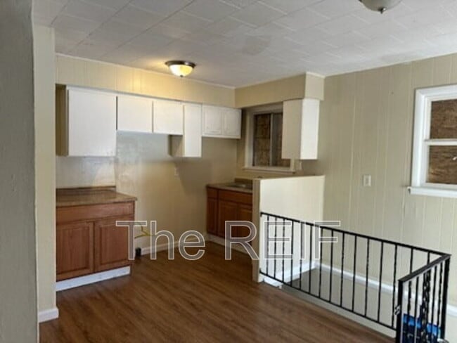 Building Photo - 1080 E Cornell Ave