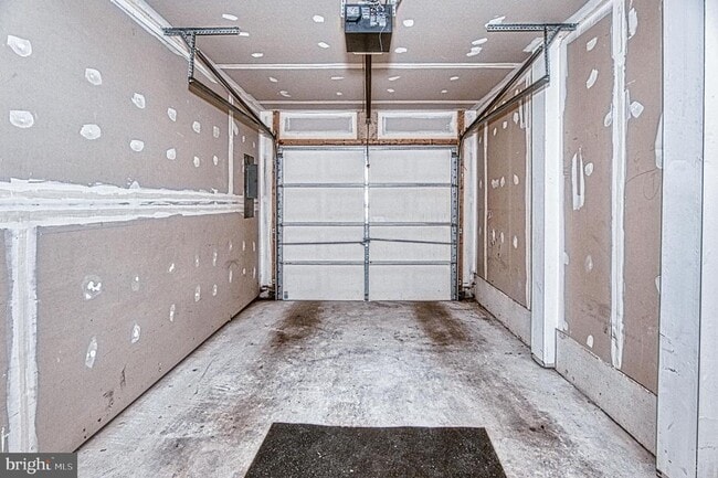 Building Photo - 5832 Cowling Ct