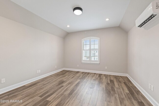 Building Photo - 200 Santander Dr
