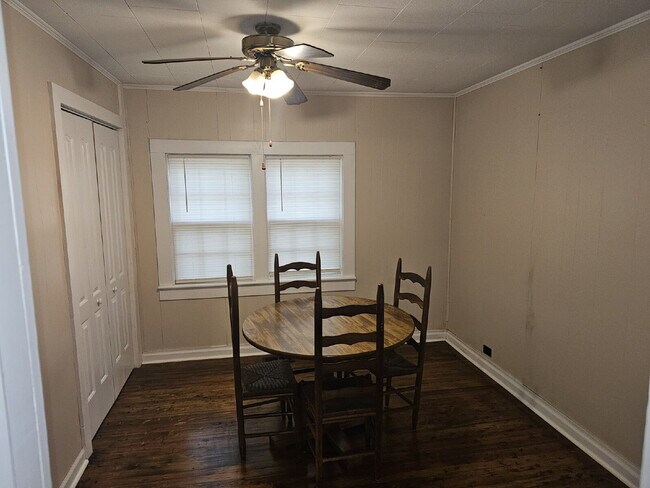 Building Photo - Charming 2-Bedroom Home Near Downtown Lincolnton!