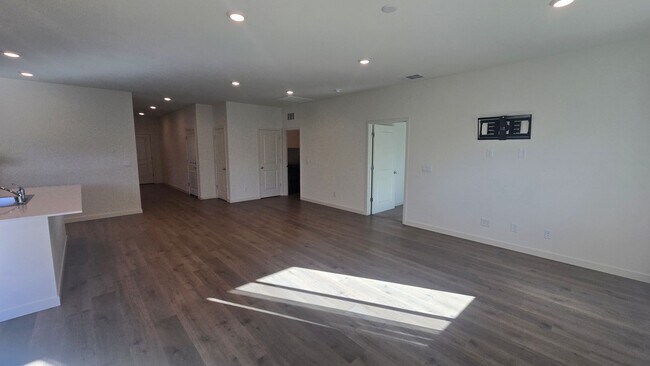 Building Photo - 7571 Grassy Plns Dr