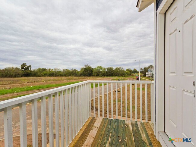 Building Photo - 335 Rachel St