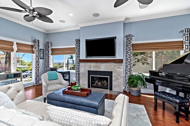 Building Photo - Prestigious Ocean View Retreat – Fully Rem...