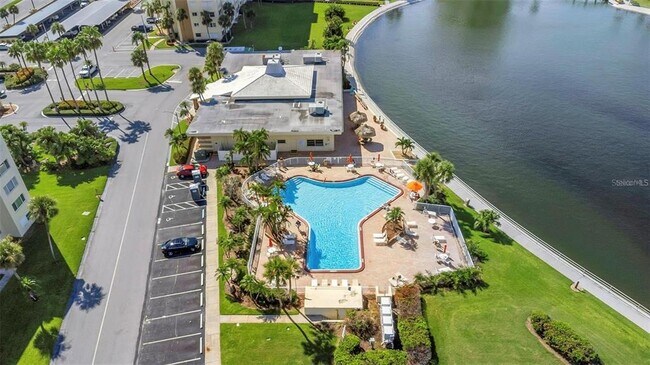 Building Photo - 4700 Cove Cir
