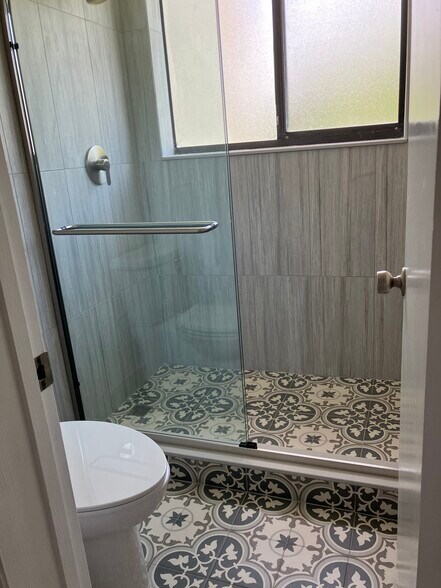 Main Shower/Toilet - 8040 NW 15th Mnr