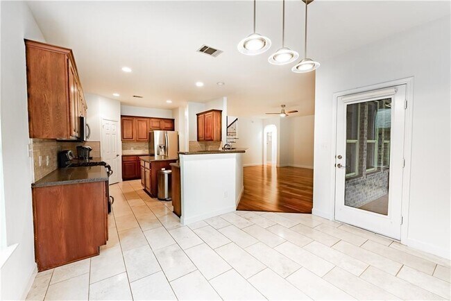 Building Photo - 15716 Belfin Dr