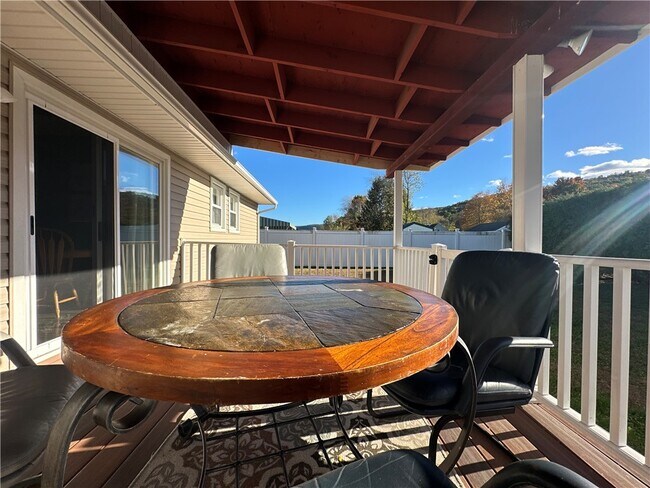 Building Photo - 406 Sharr Ave