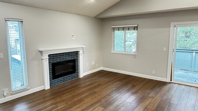 Living Room - 1415 La Terrace Cir