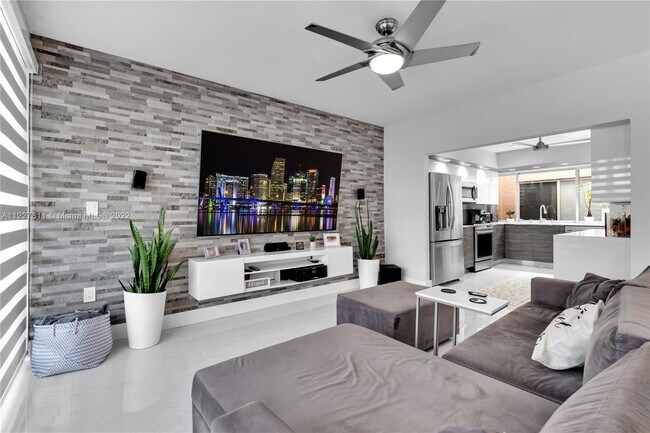 Building Photo - 9179 Fontainebleau Blvd