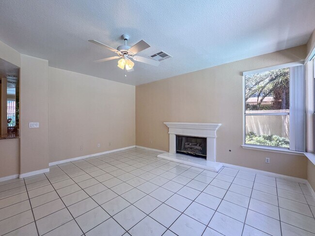 Building Photo - Pool Home in Gated Community