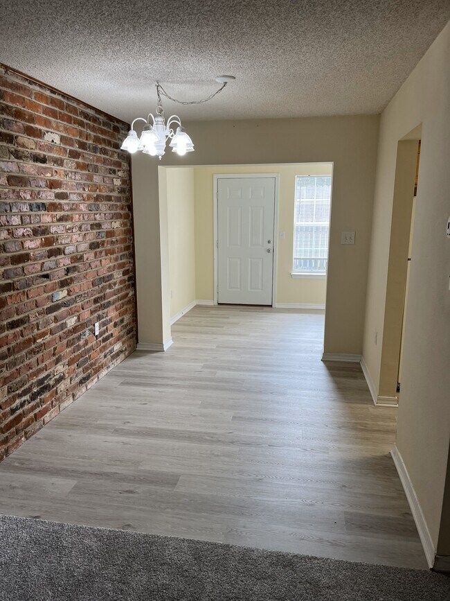 Building Photo - 824 Stonegate Ct