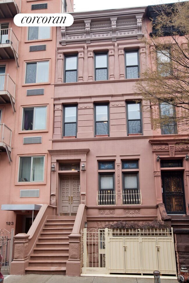Building Photo - 121 W 131st St