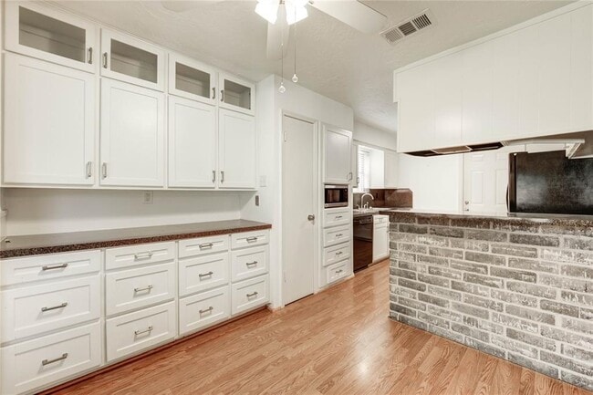 Building Photo - 12207 Meadowdale Dr