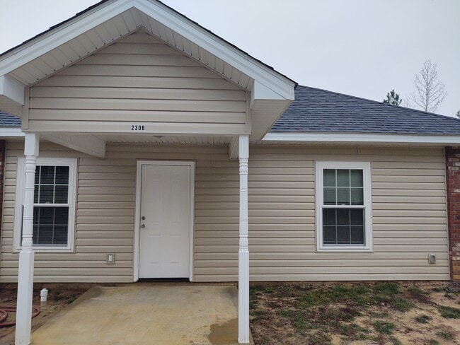 Duplex apartment - 230 E Meadowlake Pky