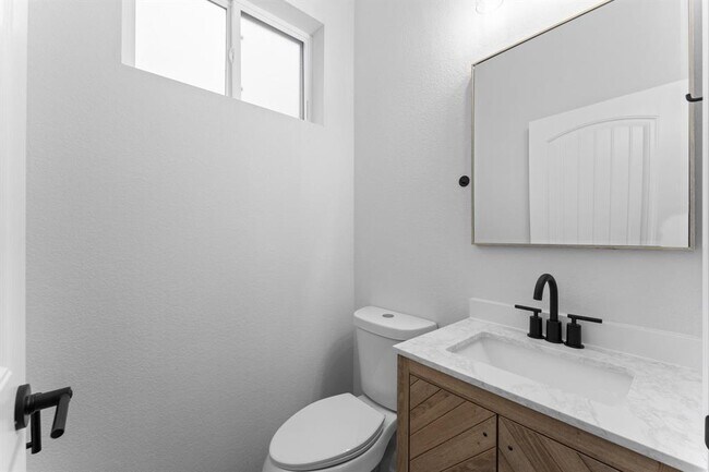 Building Photo - 14839 Spica Ct