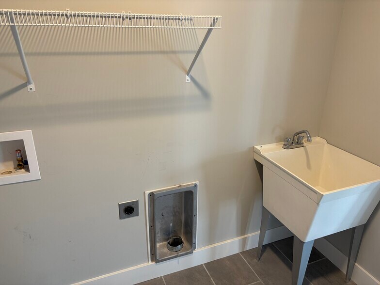 Laundry Room 1 - 1013 Oakmont Ln
